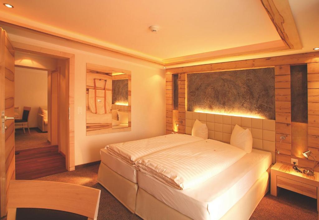 Hotel Garni Muttler Alpinresort & Spa Samnaun Pokoj fotografie