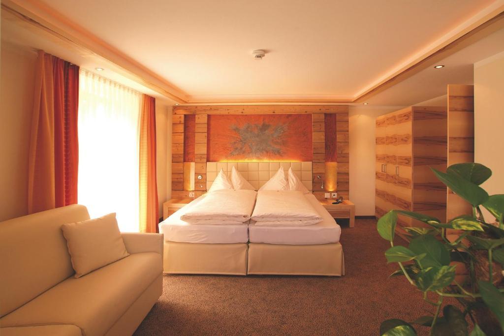 Hotel Garni Muttler Alpinresort & Spa Samnaun Pokoj fotografie